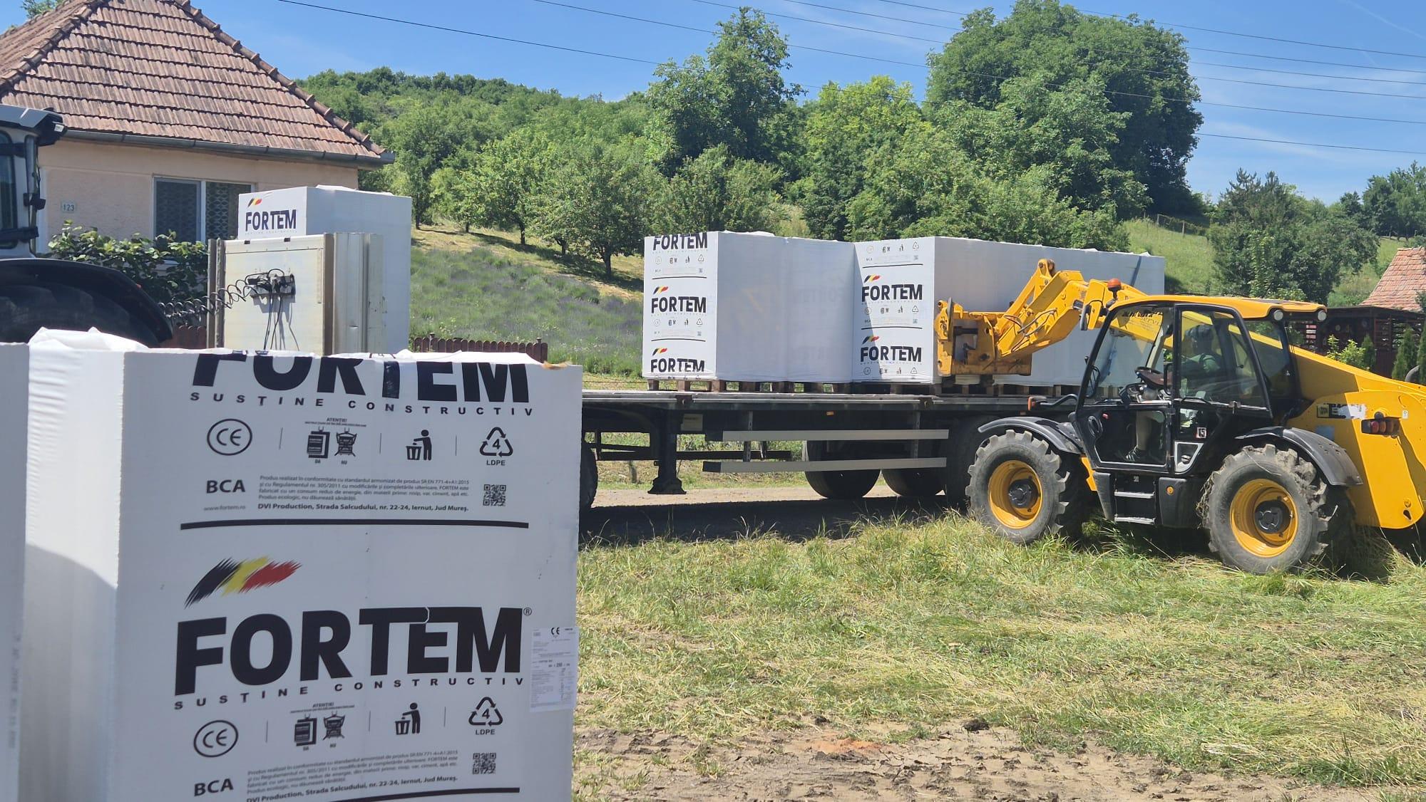 Din cenușă, cu ajutorul oamenilor: FORTEM BCA Iernut reconstruiește speranța unei familii din Giuluș